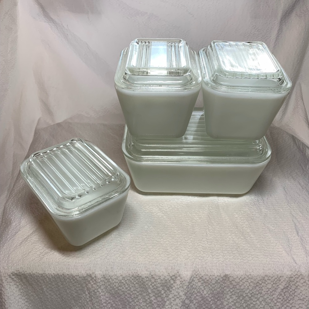 Set of 4 PYREX WHITE Vintage Refrigerator Storage Set with lids